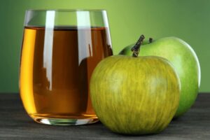 ¿Cuáles son los beneficios del zumo de manzana?